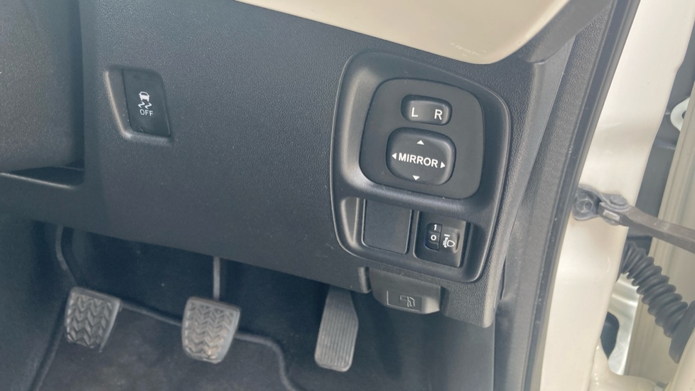 Toyota Aygo 1.0 VVT-i X-Style 5dr Petrol Hatchback - Image 26