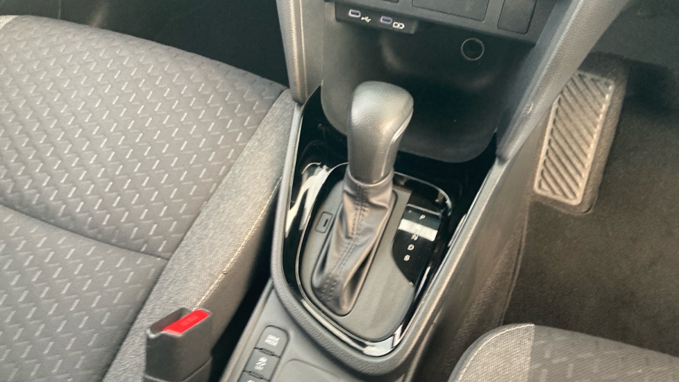 Toyota Yaris Cross 1.5 Hybrid Design 5dr CVT Hybrid Estate - Image 13