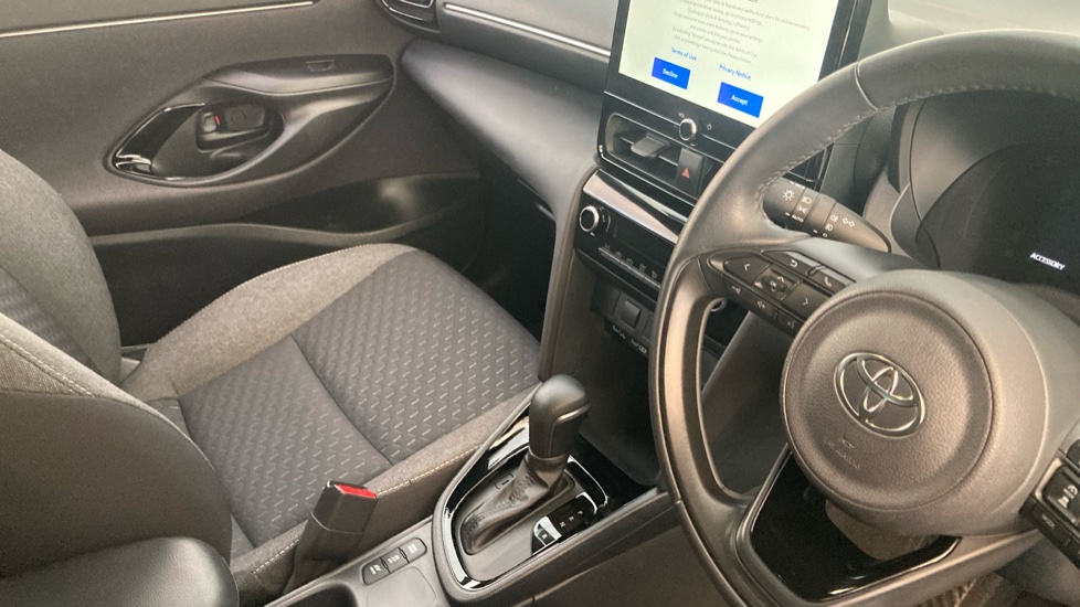 Toyota Yaris Cross 1.5 Hybrid Design 5dr CVT Hybrid Estate - Image 14