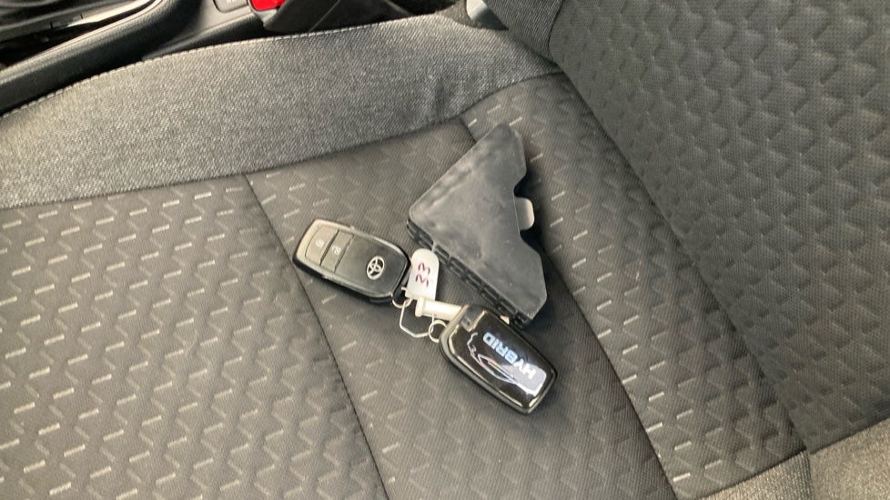 Toyota Yaris Cross 1.5 Hybrid Design 5dr CVT Hybrid Estate - Image 19
