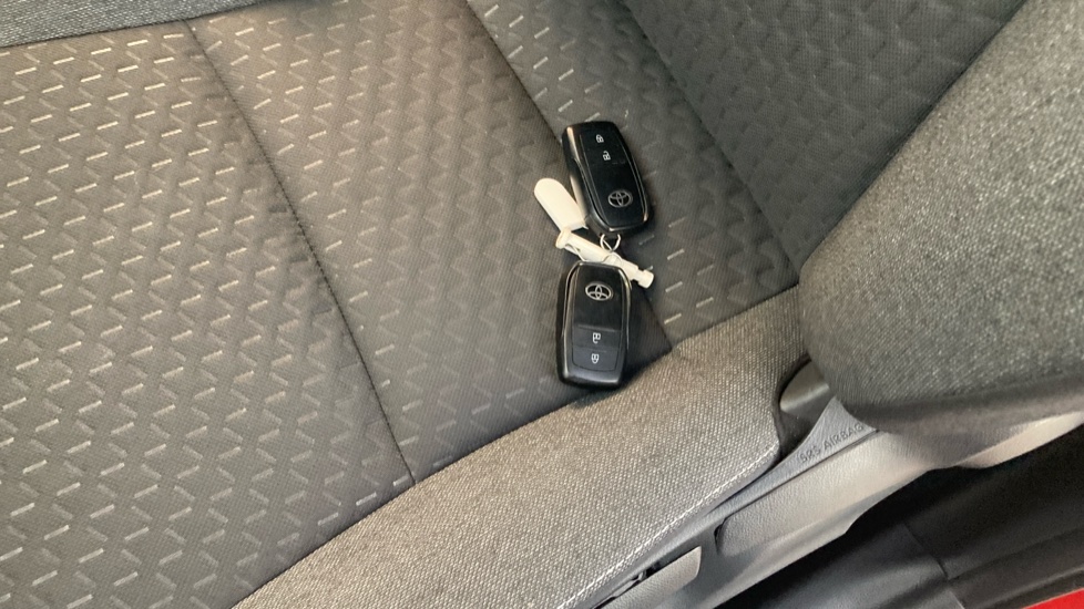Toyota Yaris Cross 1.5 Hybrid Design 5dr CVT Hybrid Estate - Image 20