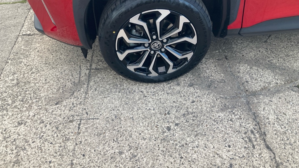 Toyota Yaris Cross 1.5 Hybrid Design 5dr CVT Hybrid Estate - Image 22