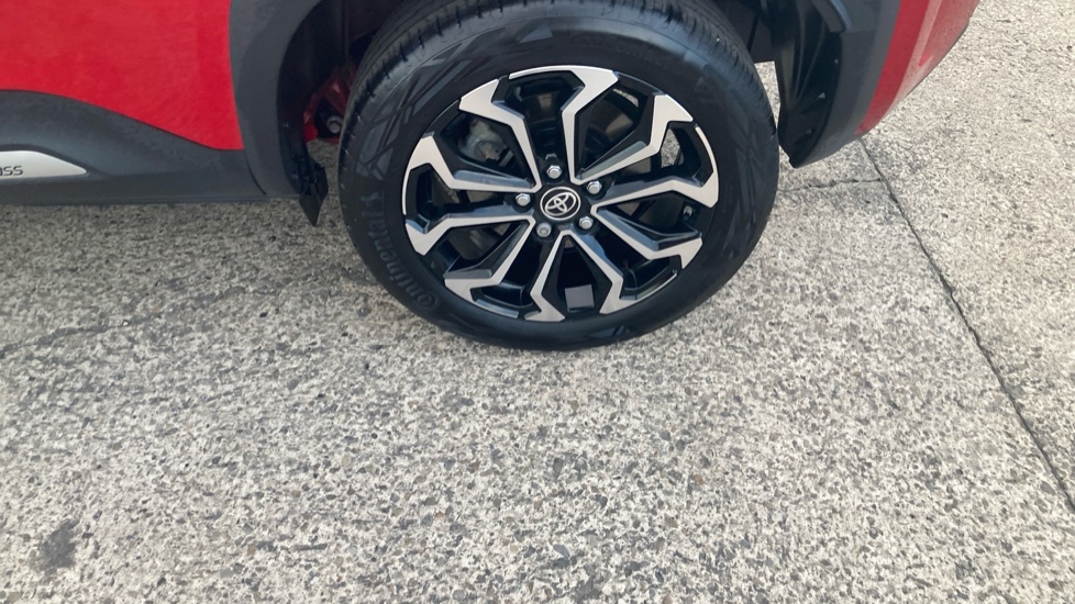 Toyota Yaris Cross 1.5 Hybrid Design 5dr CVT Hybrid Estate - Image 23