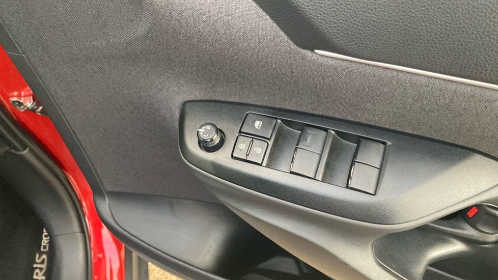 Toyota Yaris Cross 1.5 Hybrid Design 5dr CVT Hybrid Estate - Image 26