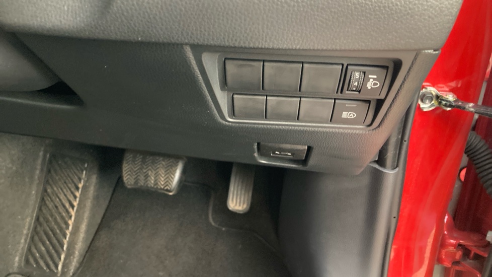 Toyota Yaris Cross 1.5 Hybrid Design 5dr CVT Hybrid Estate - Image 27