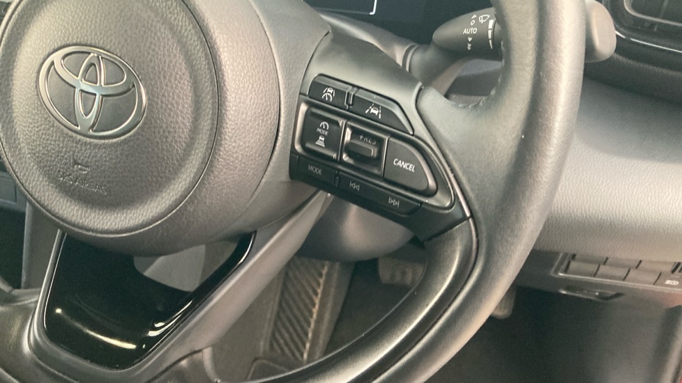 Toyota Yaris Cross 1.5 Hybrid Design 5dr CVT Hybrid Estate - Image 28