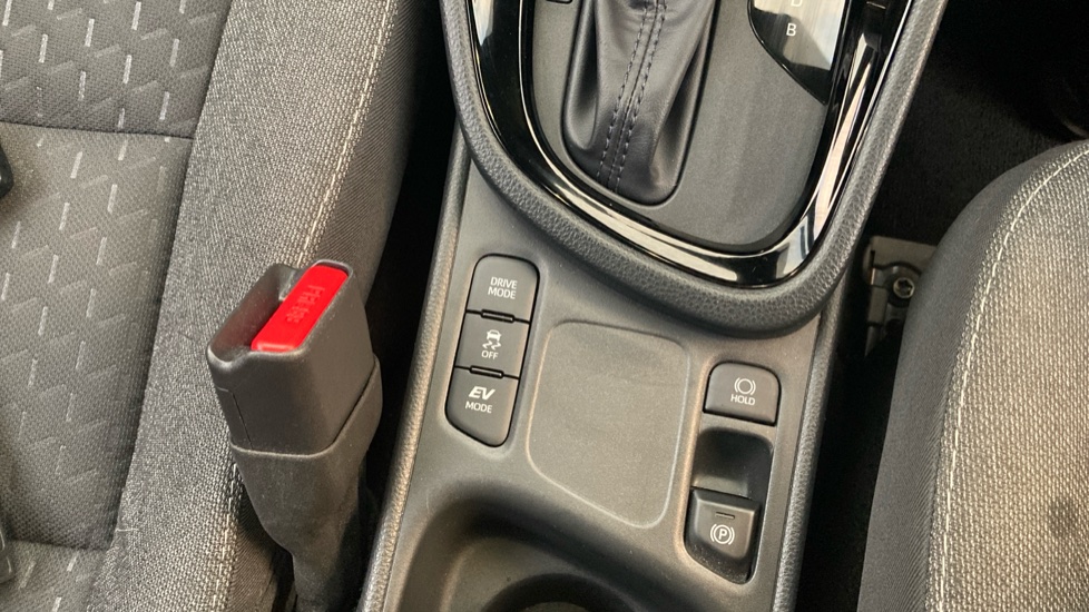 Toyota Yaris Cross 1.5 Hybrid Design 5dr CVT Hybrid Estate - Image 30