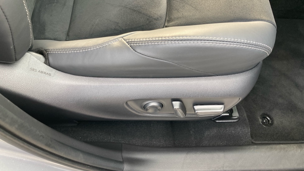 Toyota RAV4 2.5 PHEV GR Sport 5dr CVT Estate - Image 31