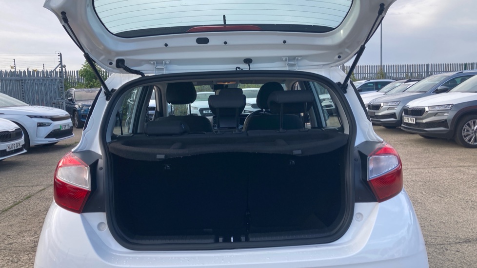 Hyundai i10 1.0 Advance 5dr Petrol Hatchback - Image 4