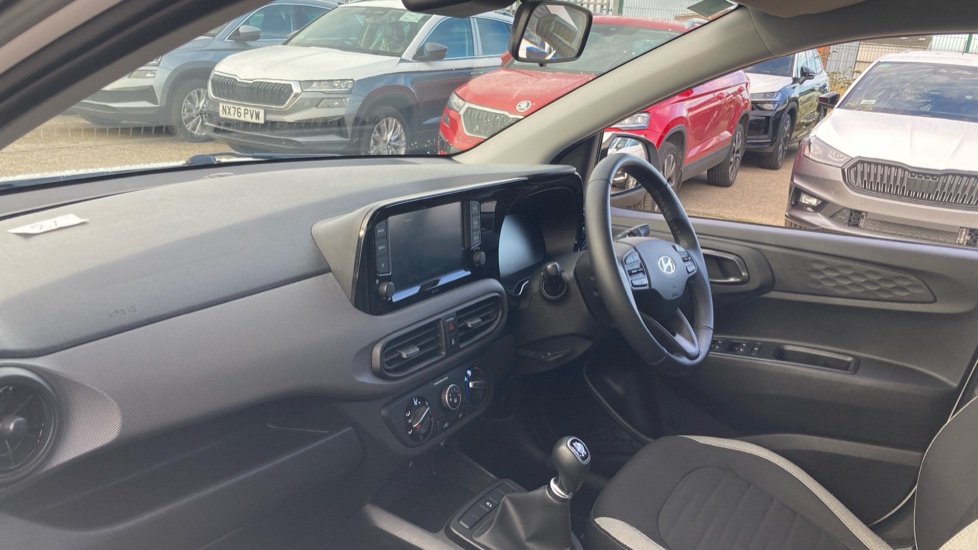 Hyundai i10 1.0 Advance 5dr Petrol Hatchback - Image 9