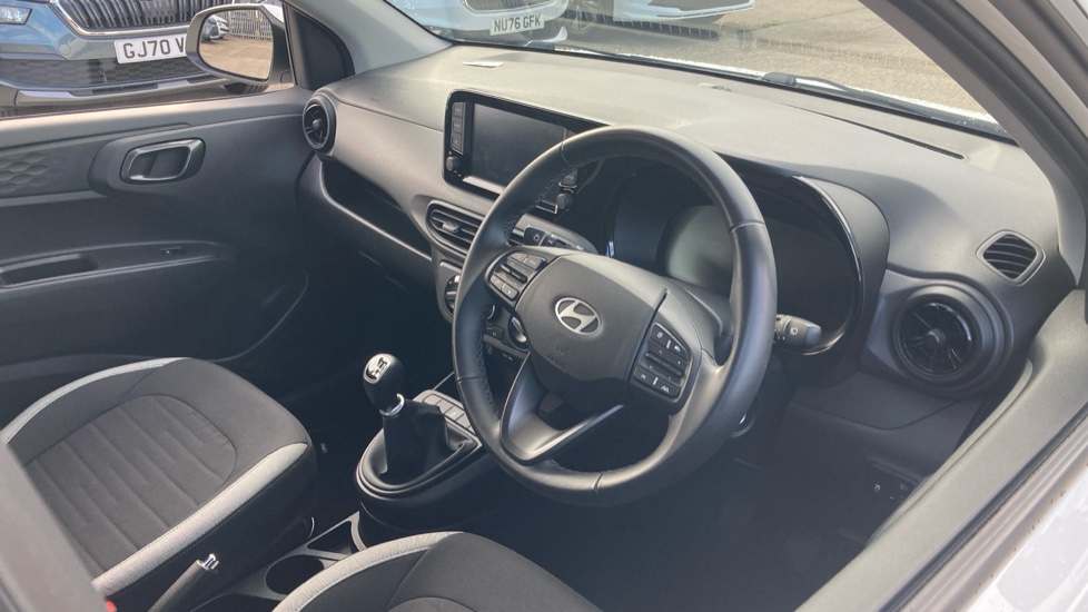 Hyundai i10 1.0 Advance 5dr Petrol Hatchback - Image 11