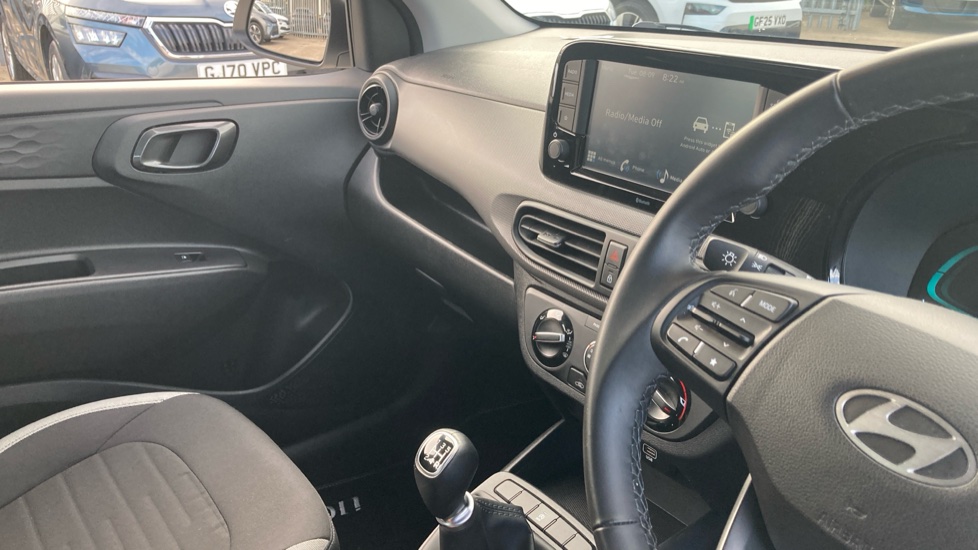 Hyundai i10 1.0 Advance 5dr Petrol Hatchback - Image 14