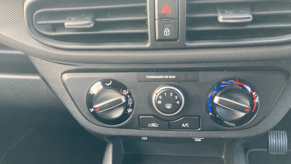 Hyundai i10 1.0 Advance 5dr Petrol Hatchback - Image 30
