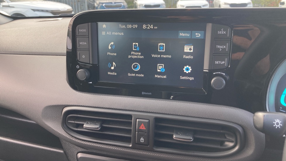 Hyundai i10 1.0 Advance 5dr Petrol Hatchback - Image 34