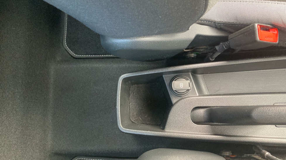 Hyundai i10 1.0 Advance 5dr Petrol Hatchback - Image 35