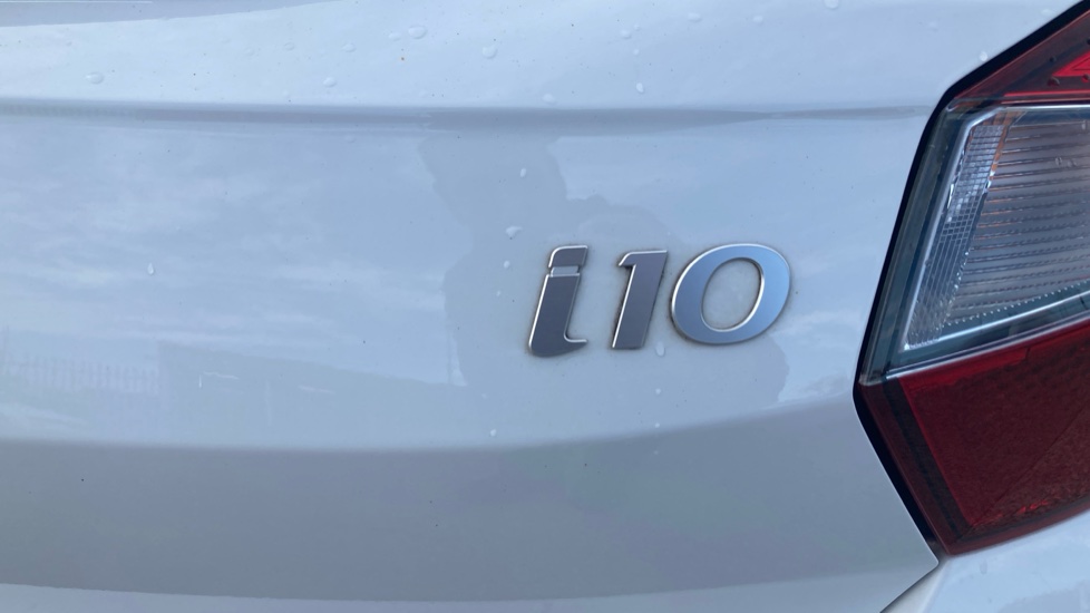 Hyundai i10 1.0 Advance 5dr Petrol Hatchback - Image 40