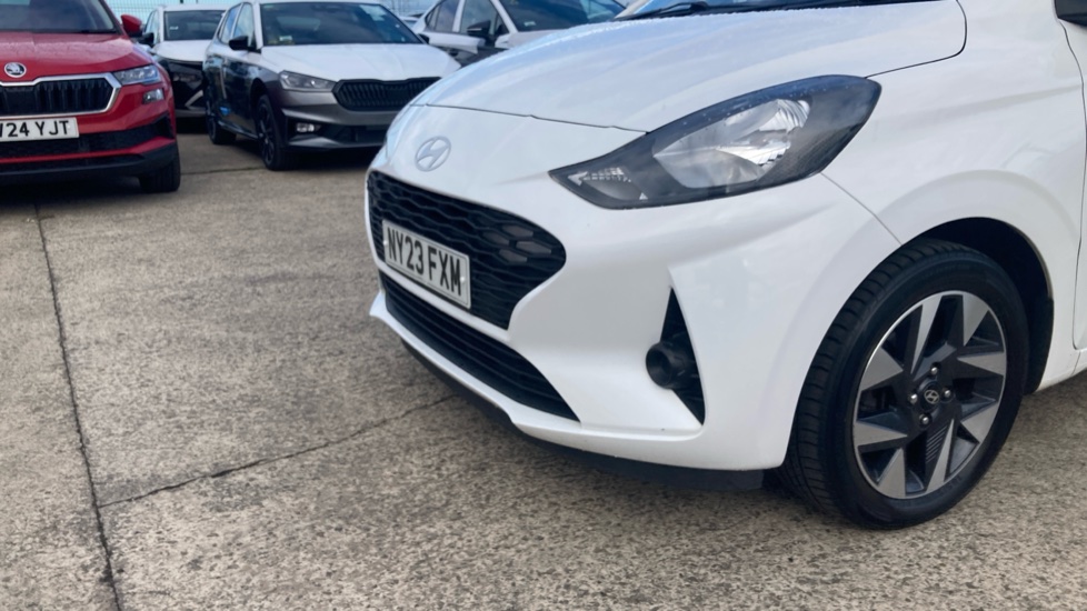 Hyundai i10 1.0 Advance 5dr Petrol Hatchback - Image 45