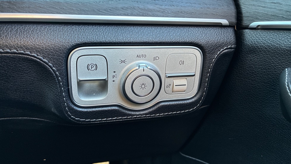 Mercedes-Benz GLE 350d 4Matic AMG Line Prem 5dr 9G-Tronic [7 St] Diesel Estate - Image 32