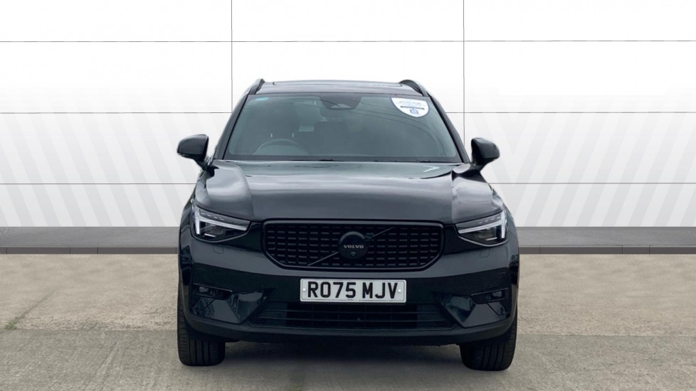 Volvo XC40 2.0 B4P Ultra Black Edition 5dr Auto Petrol Estate - Image 3