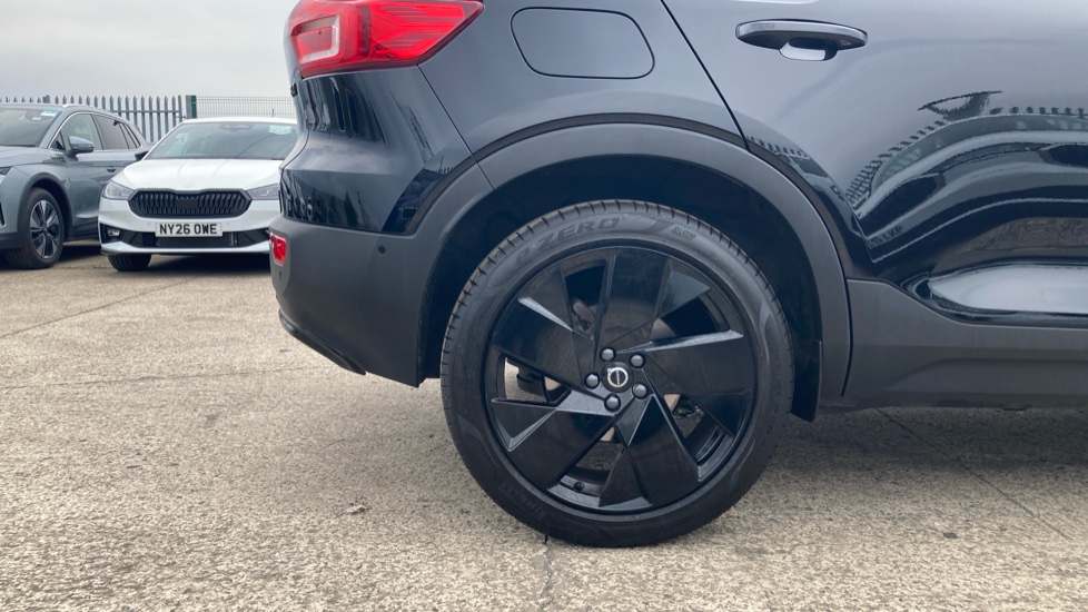 Volvo XC40 2.0 B4P Ultra Black Edition 5dr Auto Petrol Estate - Image 7