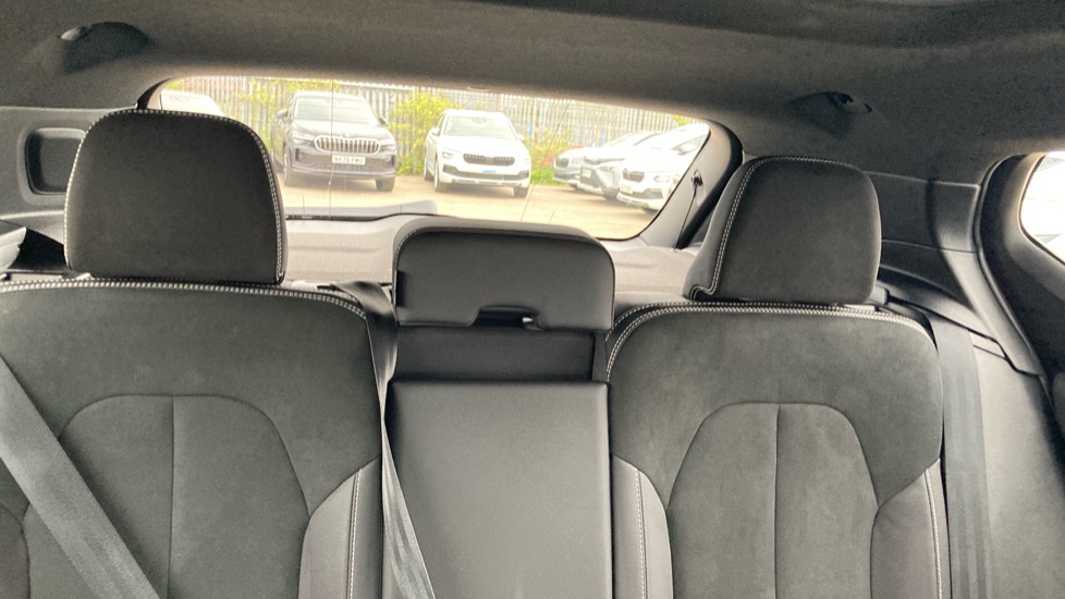 Volvo XC40 2.0 B4P Ultra Black Edition 5dr Auto Petrol Estate - Image 15