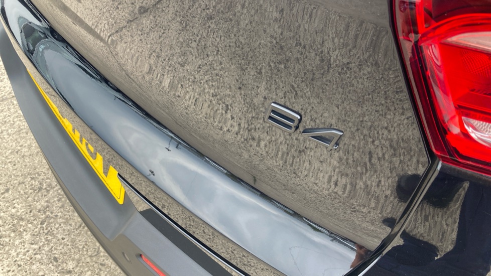 Volvo XC40 2.0 B4P Ultra Black Edition 5dr Auto Petrol Estate - Image 39