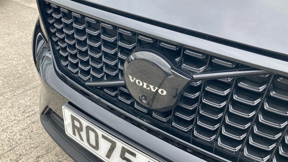 Volvo XC40 2.0 B4P Ultra Black Edition 5dr Auto Petrol Estate - Image 44
