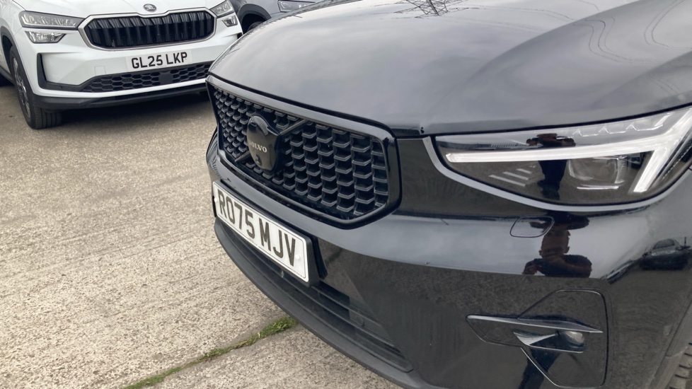 Volvo XC40 2.0 B4P Ultra Black Edition 5dr Auto Petrol Estate - Image 45