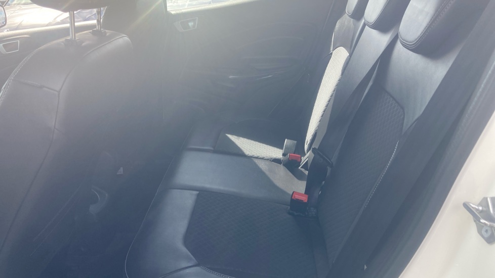 Ford EcoSport 1.5 Titanium 5dr Powershift [17in] Petrol Hatchback - Image 16