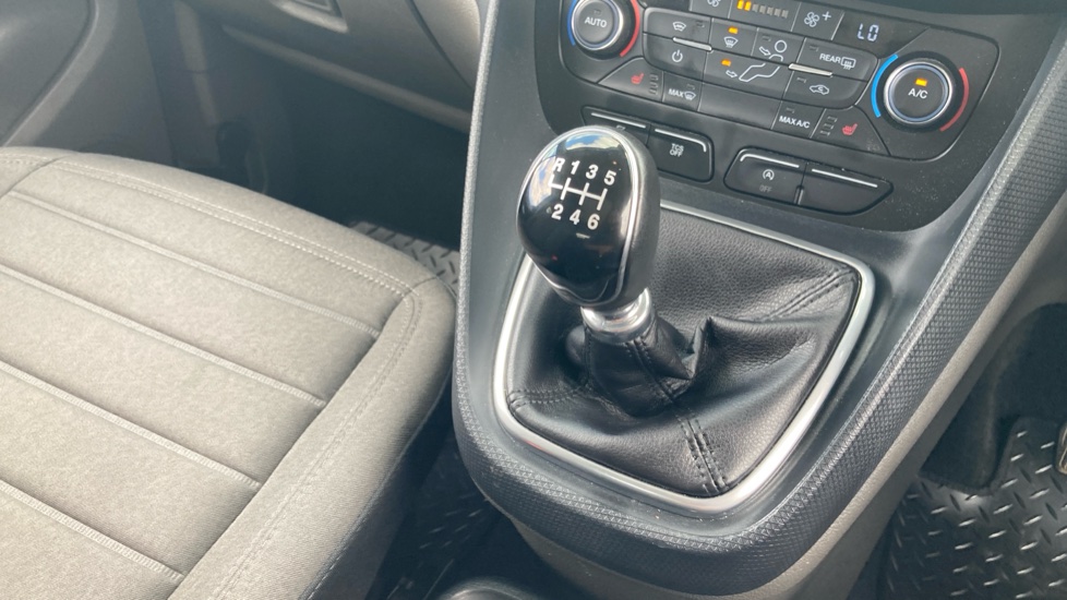 Ford Tourneo Connect 1.5 EcoBlue 120 Titanium 5dr Diesel Estate - Image 13