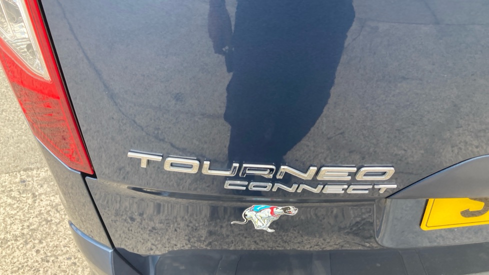 Ford Tourneo Connect 1.5 EcoBlue 120 Titanium 5dr Diesel Estate - Image 24