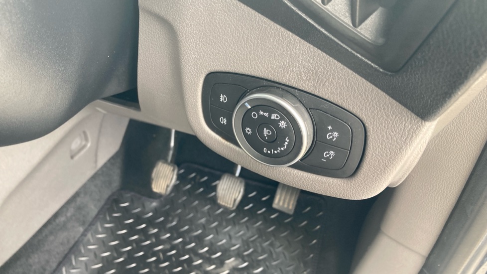 Ford Tourneo Connect 1.5 EcoBlue 120 Titanium 5dr Diesel Estate - Image 28