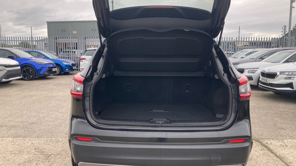 Nissan Qashqai 1.5 dCi N-Connecta 5dr Diesel Hatchback - Image 4