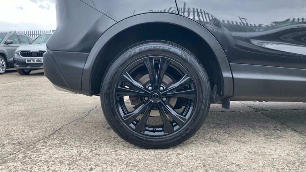 Nissan Qashqai 1.5 dCi N-Connecta 5dr Diesel Hatchback - Image 7
