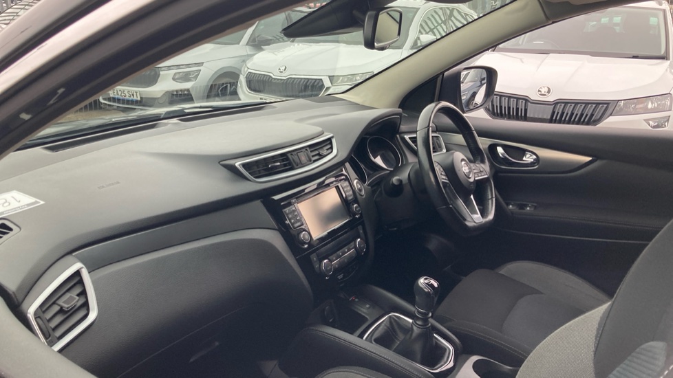 Nissan Qashqai 1.5 dCi N-Connecta 5dr Diesel Hatchback - Image 9