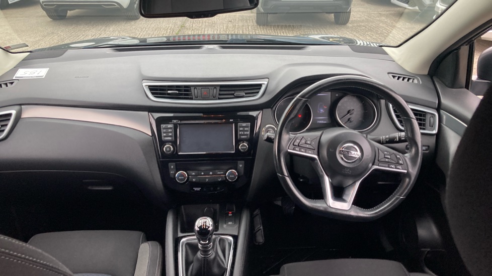 Nissan Qashqai 1.5 dCi N-Connecta 5dr Diesel Hatchback - Image 10