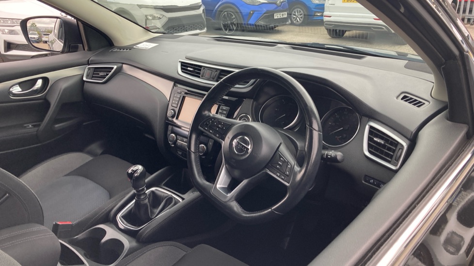 Nissan Qashqai 1.5 dCi N-Connecta 5dr Diesel Hatchback - Image 11