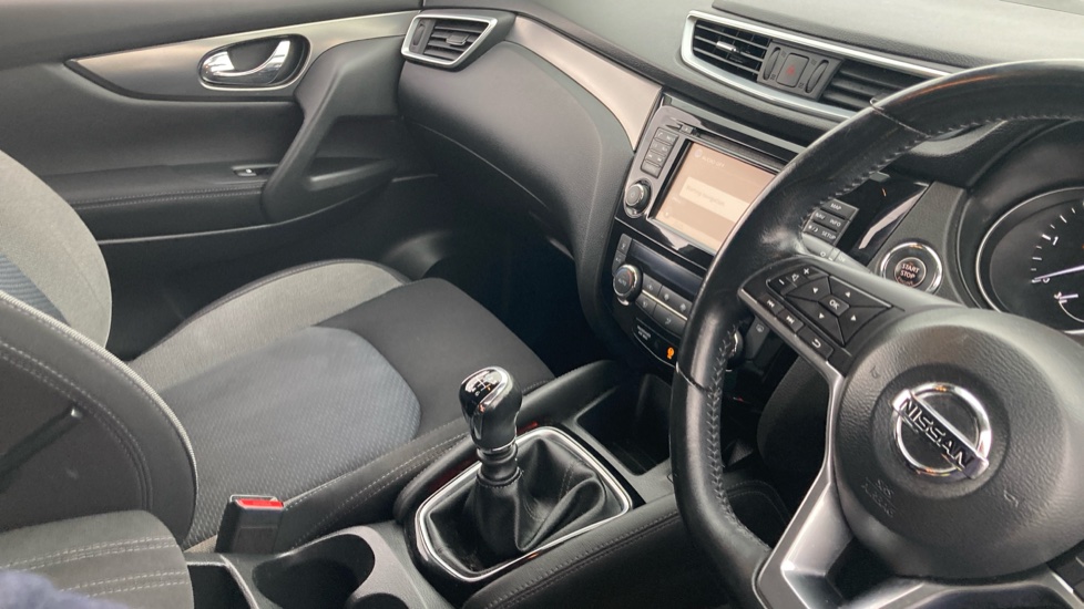 Nissan Qashqai 1.5 dCi N-Connecta 5dr Diesel Hatchback - Image 14