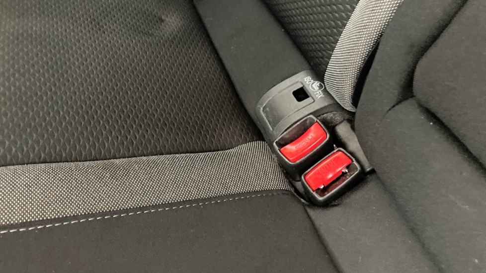 Nissan Qashqai 1.5 dCi N-Connecta 5dr Diesel Hatchback - Image 17