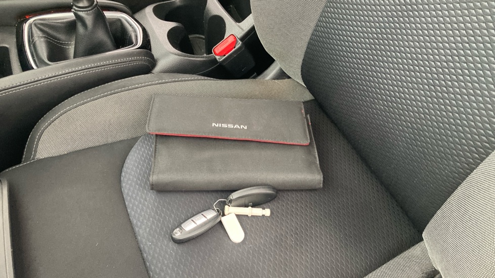 Nissan Qashqai 1.5 dCi N-Connecta 5dr Diesel Hatchback - Image 19
