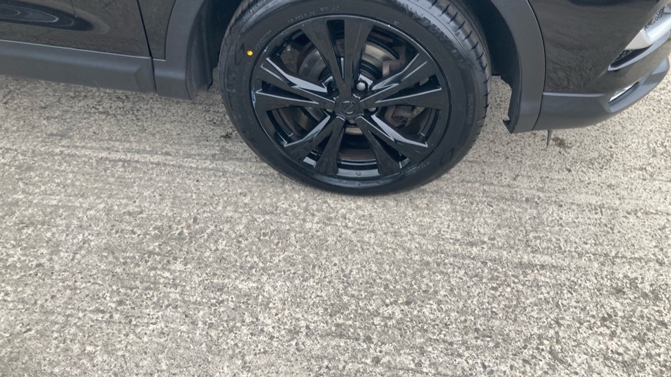Nissan Qashqai 1.5 dCi N-Connecta 5dr Diesel Hatchback - Image 21