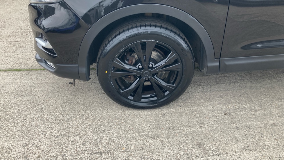 Nissan Qashqai 1.5 dCi N-Connecta 5dr Diesel Hatchback - Image 22