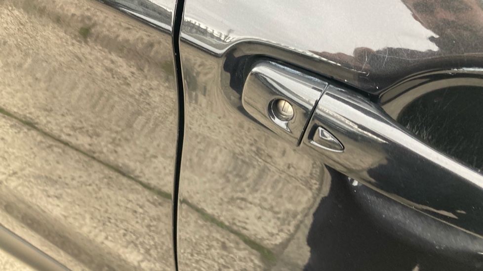 Nissan Qashqai 1.5 dCi N-Connecta 5dr Diesel Hatchback - Image 25