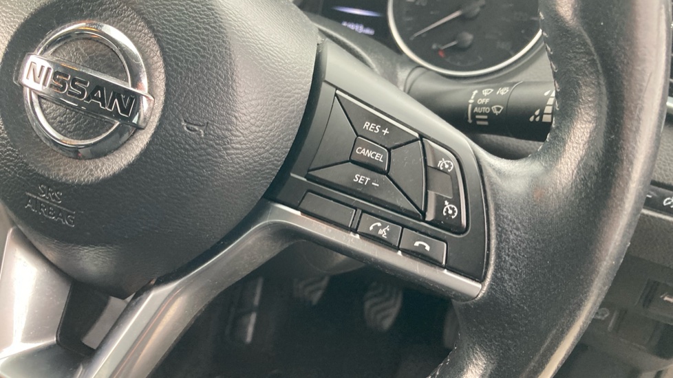 Nissan Qashqai 1.5 dCi N-Connecta 5dr Diesel Hatchback - Image 28