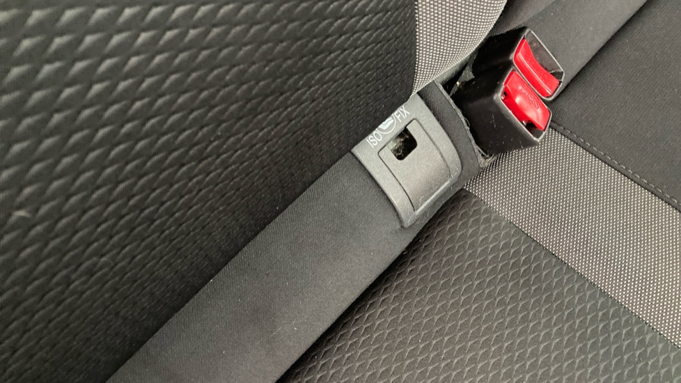 Nissan Qashqai 1.5 dCi N-Connecta 5dr Diesel Hatchback - Image 36