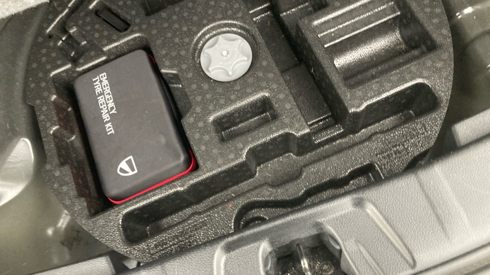 Nissan Qashqai 1.5 dCi N-Connecta 5dr Diesel Hatchback - Image 41