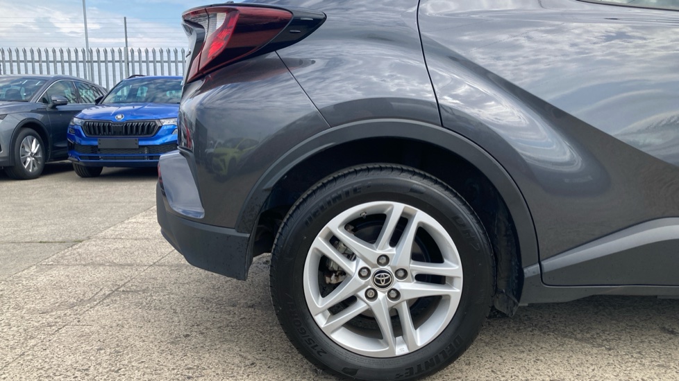 Toyota C-HR 1.8 Hybrid Icon 5dr CVT Hybrid Hatchback - Image 7