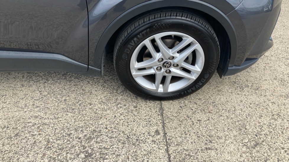 Toyota C-HR 1.8 Hybrid Icon 5dr CVT Hybrid Hatchback - Image 21