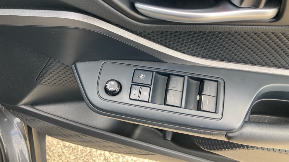 Toyota C-HR 1.8 Hybrid Icon 5dr CVT Hybrid Hatchback - Image 26