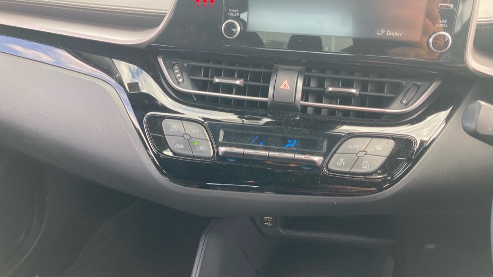 Toyota C-HR 1.8 Hybrid Icon 5dr CVT Hybrid Hatchback - Image 33